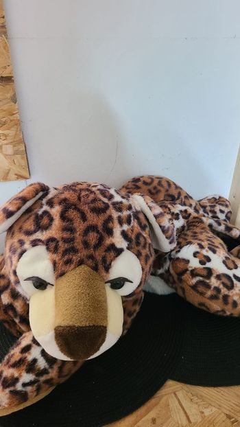 peluche leopard 80 cm range pyjama CP très très doux