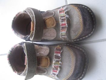 chaussure semi ouverte garçon en daim taille 22