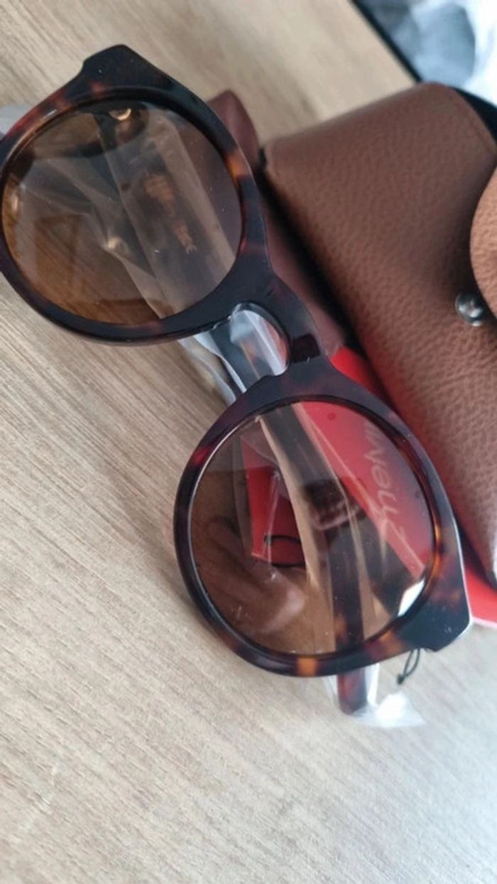 Lunette soleil neuve uv 400 - photo numéro 9