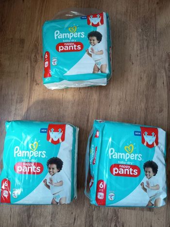 Lot de 92 couches à enfiler, PAMPERS, taille 6, NEUVES 