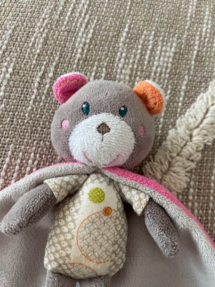 Peluche doudou plat 25cm Nicotoy ours gris à cape rose très bon état - photo numéro 2