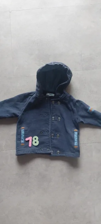 Gilet à capuche / veste obaïbi 18 mois