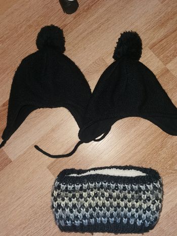 Lot bonnets tour de cou