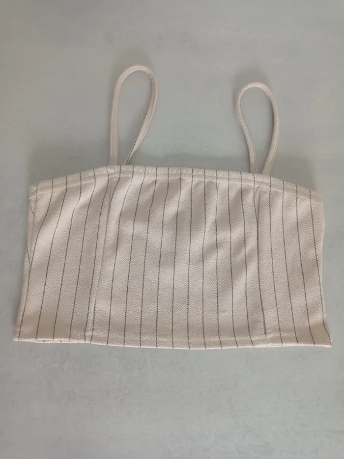 Magnifique lot de 3 hauts crop top à bretelles fines divers marques Boohoo Shein - photo numéro 3