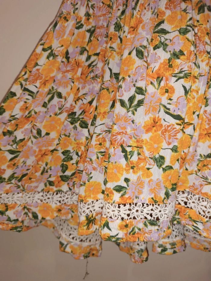 Robe courte fleurie - photo numéro 3