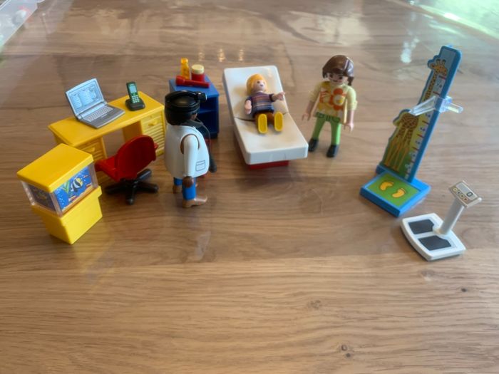 Playmobil set 70035 - cabinet de pédiatrie