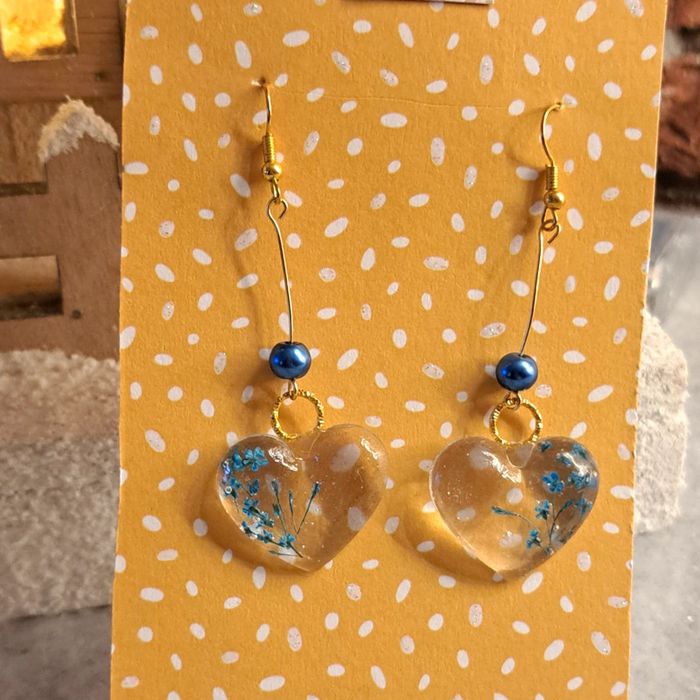 Boucles d'oreilles pendante en résine fleur séché véritable - photo numéro 2