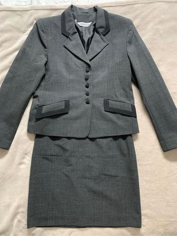 Ensemble blazer et jupe crayon gris