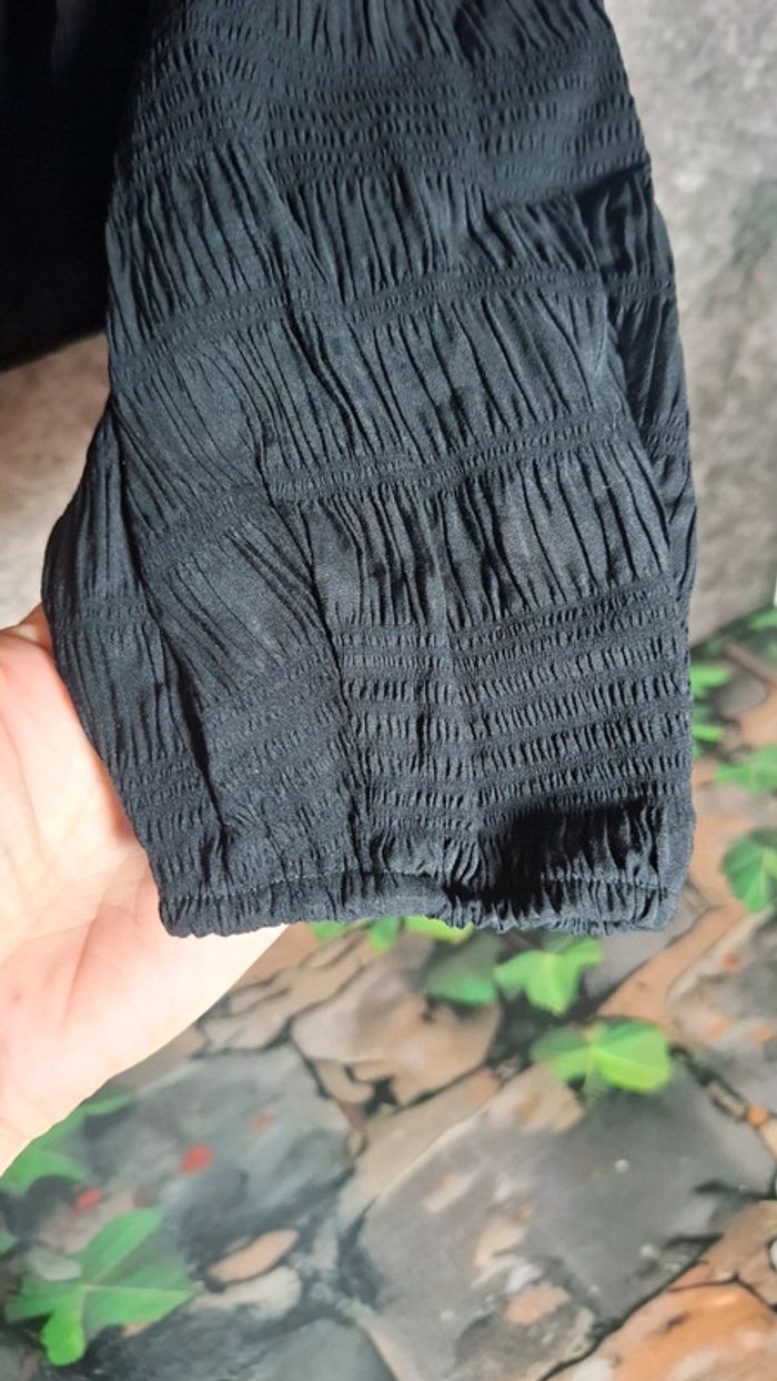 Blouse noire fripée - photo numéro 9