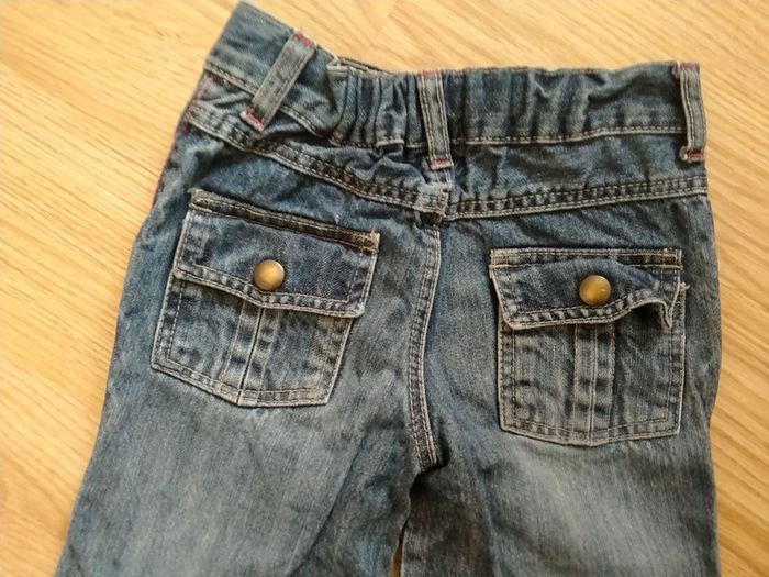 Pantacourt en jean. Filles .Tape a l'oeil.
Taille 4 ans - photo numéro 8