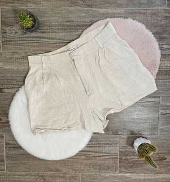 Short beige en lin Stradivarius