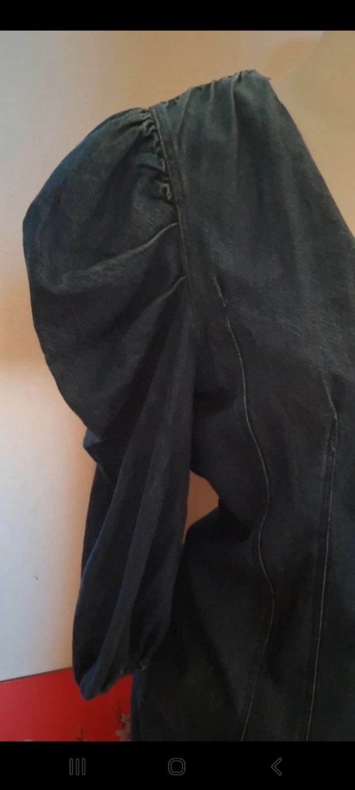Robe en jean prêt du corps avec manches 3/4 ballons de chez Zara - photo numéro 5