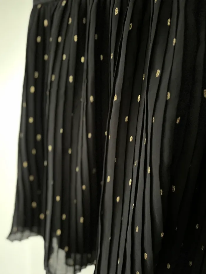 Jupe noire motifs doré - photo numéro 2