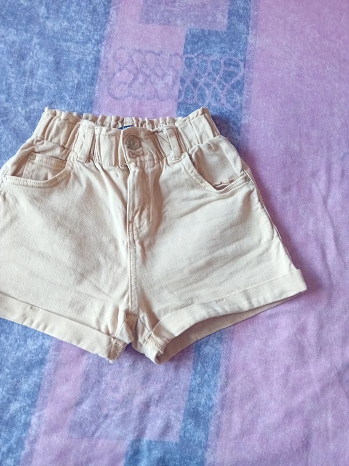 Short bershka taille 32 - photo numéro 3
