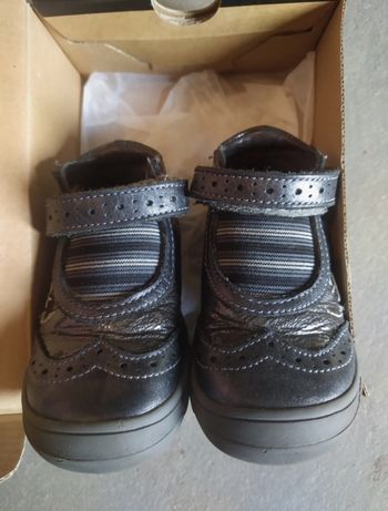 Chaussures petite fille pointure 21 GBB