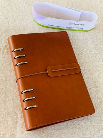 Agenda à 6 anneaux 12 x 21 cm en similicuir CraftEmotions