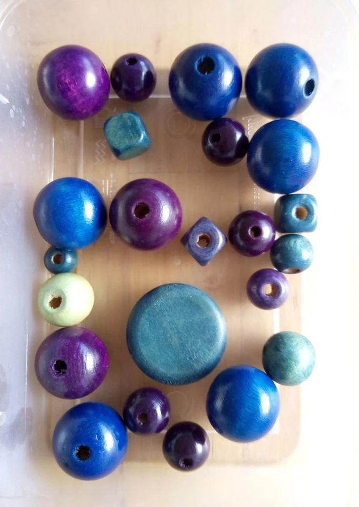 Lot de perles en bois bleu