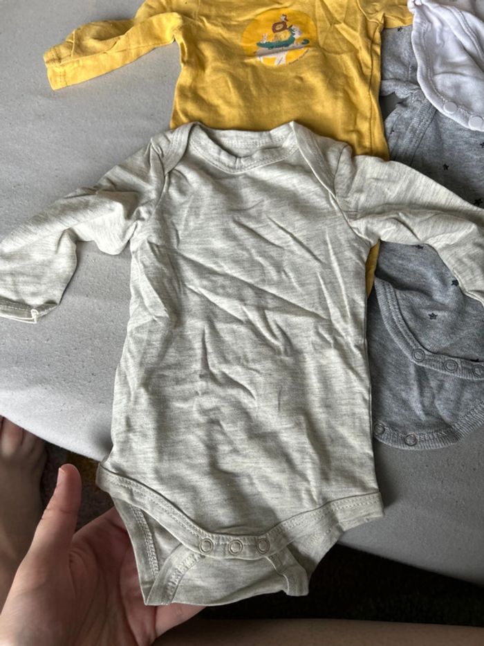 Lot body 1 mois - photo numéro 2