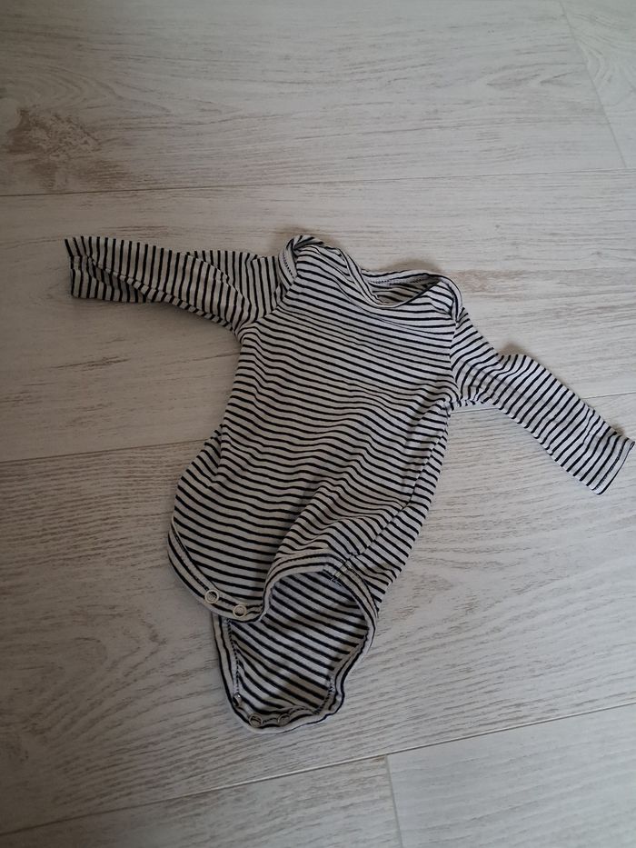 Lot 10 bodies 1 mois - photo numéro 4