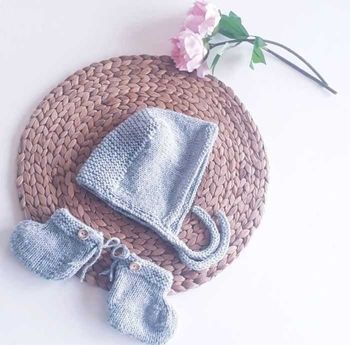 Layette bonnet béguin et petits chaussons pour bébé naissance garçon ou fille tricotés à la main