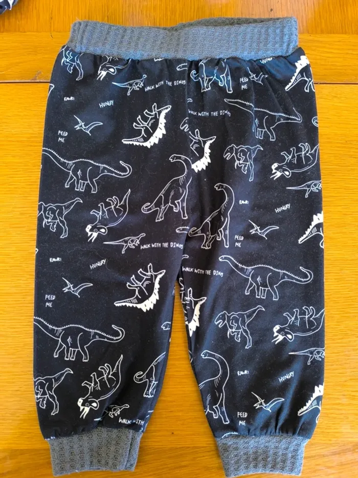 312522 ensemble pull + pantalon noir/gris garçon 4 ans - photo numéro 2