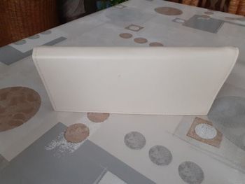 vieux sac à main beige pour cérémonie
