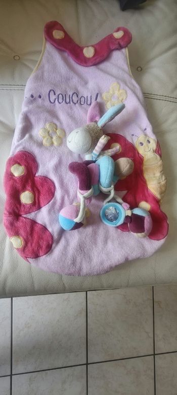 Gigoteuse 0/3mois  avec spirale hochet pour poussette ou cosy
