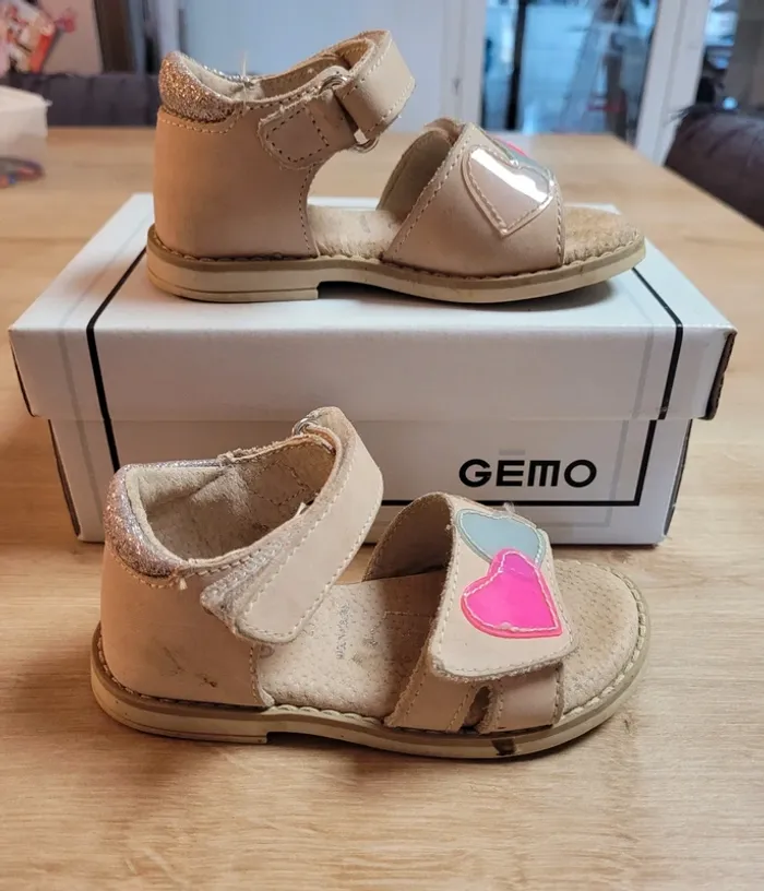 Sandales en cuir fille taille 23 - photo numéro 4