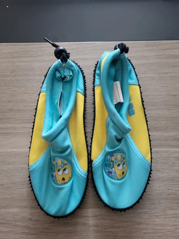 Chaussures de plage ,taille 32,33 ,Bob l'éponge