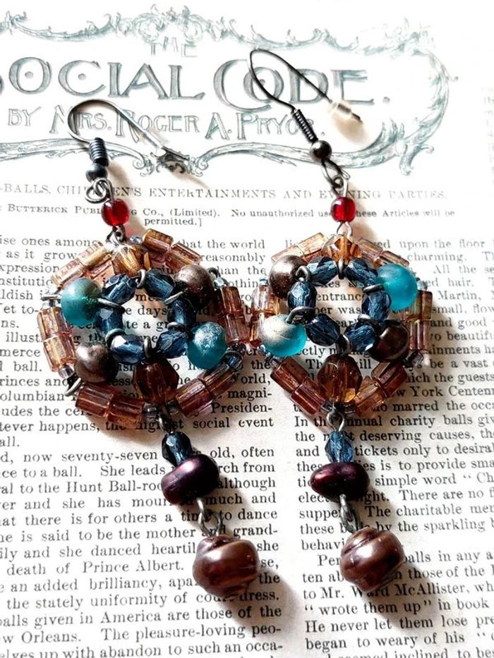 Magnifique paire de boucles d'oreilles pendantes en perles - photo numéro 2