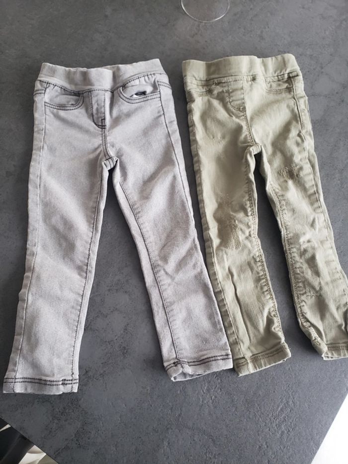 2 pantalons taille 23 mois