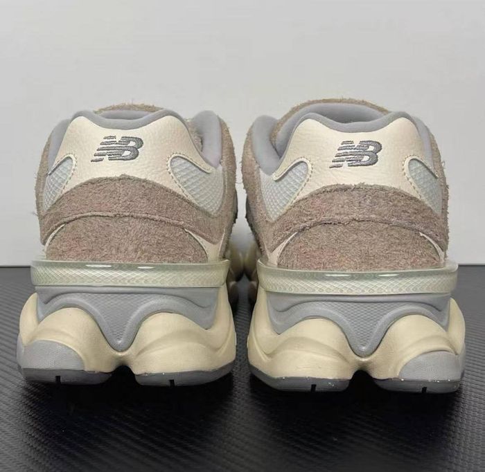 Baskets New Balance 9060 taille 42 - photo numéro 4