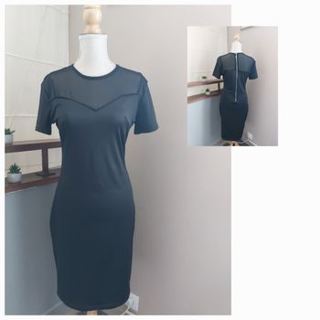 Robe longue chic noir avec détail tulle