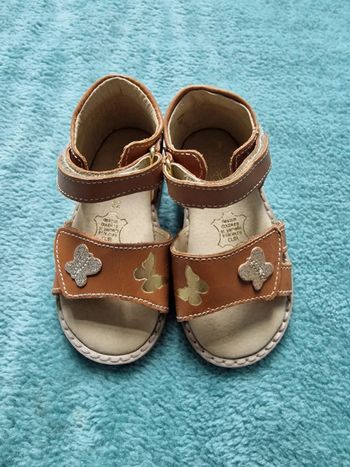 Très jolies chaussures pointure 22