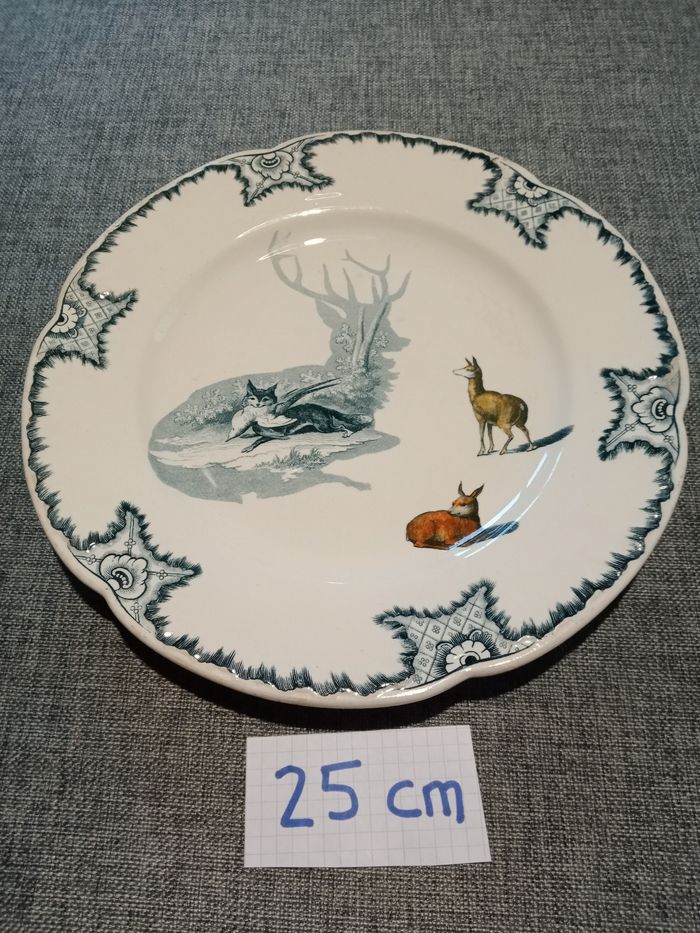 Assiette ancienne motif cerf Creil et Montereau