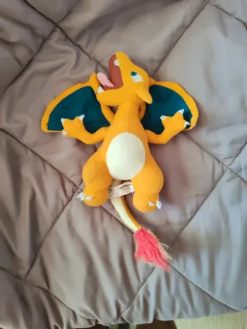 Peluche pokemon dracaufeu