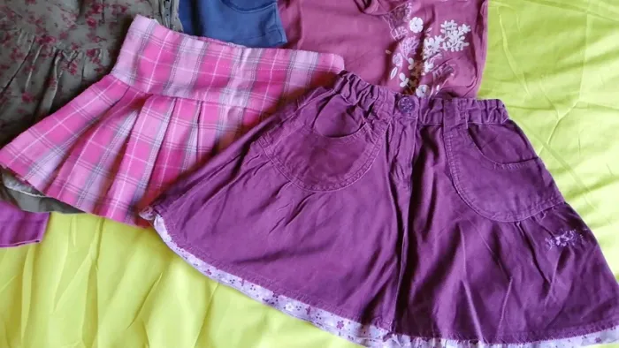 Lot jupes et t-shirts fille - photo numéro 5