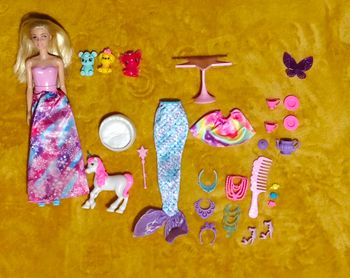 Barbie dreamtopia avec accessoires du calendrier de l'avent hgm66