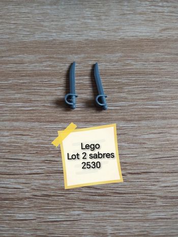 Lego lot 2 sabres