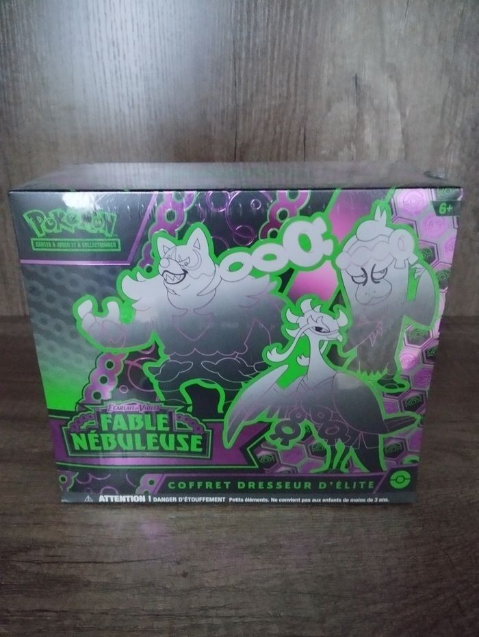 Pokémon 
ETB 
Écarlate et Violet EV6.5
Fable Nébuleuse