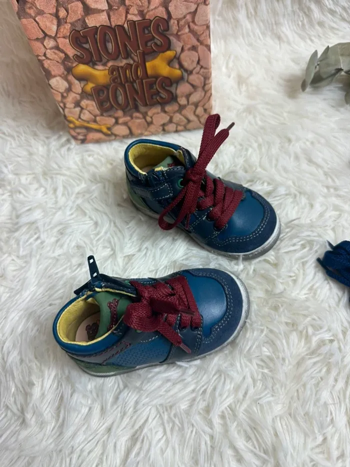 Paire de chaussures bébé Stones and Bones taille 20 - photo numéro 3