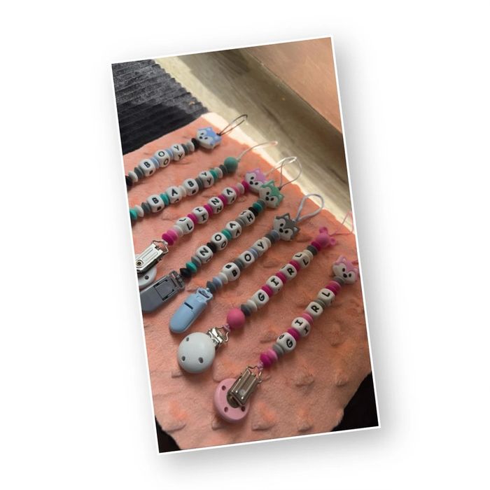 Attache tétine enfant