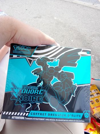 Etb pokémon ev 10.5  foudre noire scellé