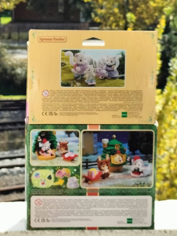 La famille panthère des neiges et la maison du Père Noël - photo numéro 3