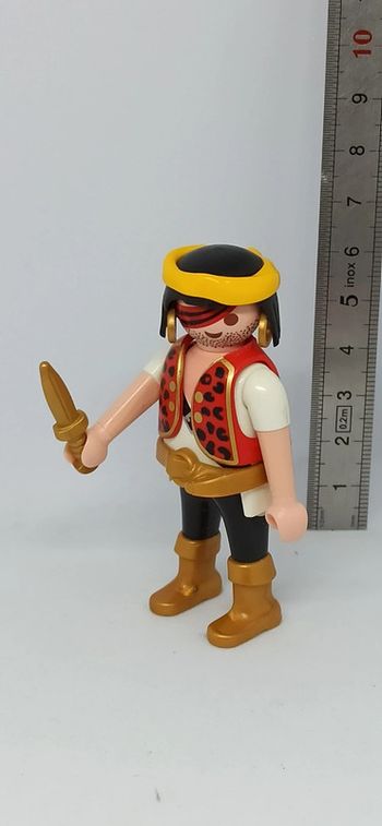 Homme pirate avec bandeau à l'œil et arme dorée playmobil