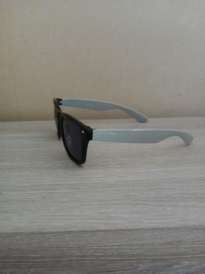Lunettes de soleil neuve - photo numéro 2