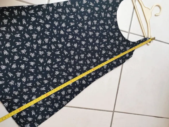 Robe noire à fleurs - photo numéro 4