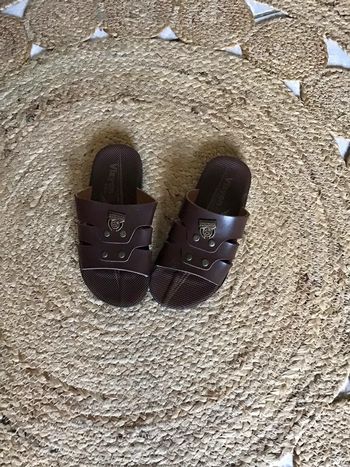 Sandales enfants de couleur marron taille 31 de la marque Vizyon