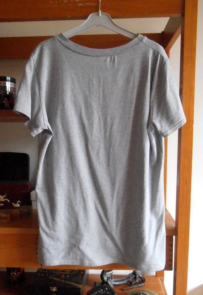T-shirt gris femme, Vogue (mode, Paris), taille M 38 - photo numéro 7