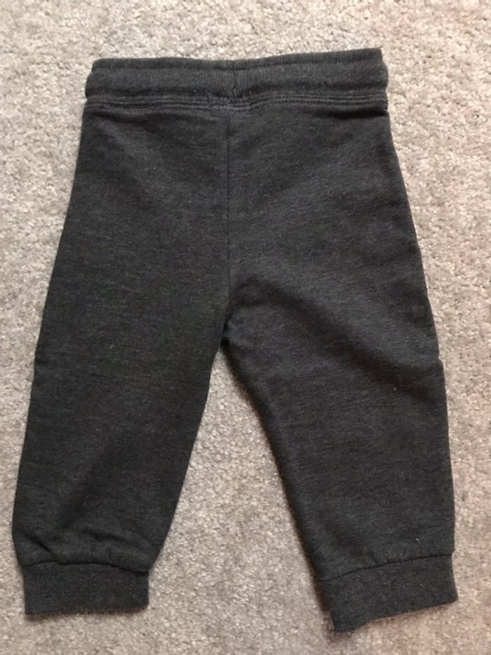 Pantalon jogging gris 9 mois - photo numéro 2
